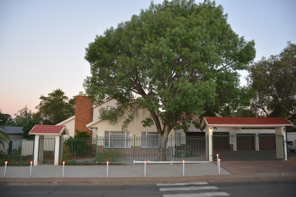 Blue Crane Guest House Bloemfontein Buitenkant foto