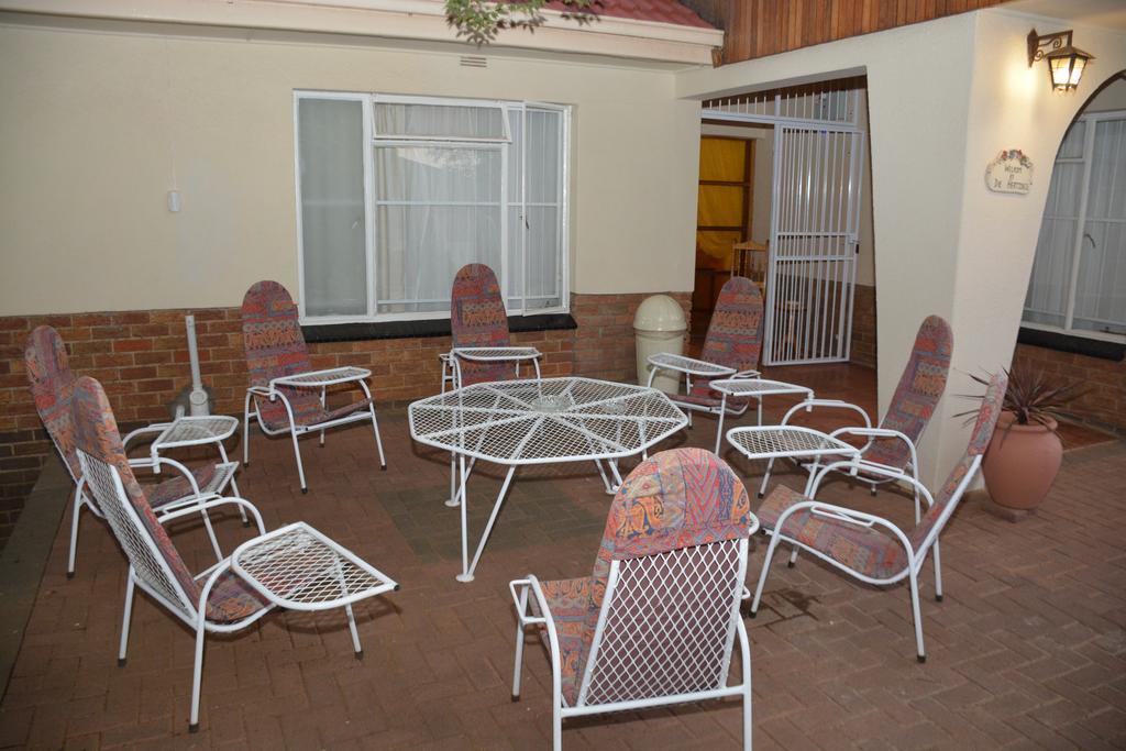 Blue Crane Guest House Bloemfontein Buitenkant foto